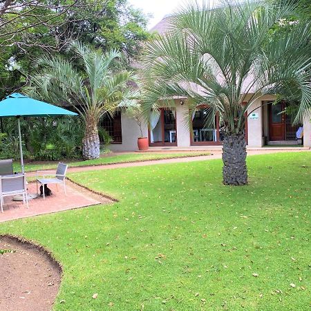 Safari Club Guest Lodge Or Tambo International Airport Kempton Park Exterior photo