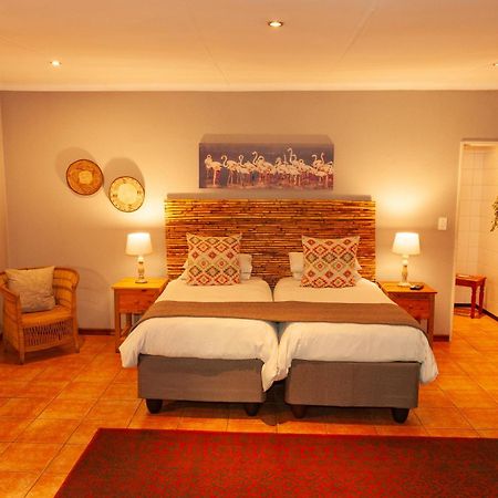 Safari Club Guest Lodge Or Tambo International Airport Kempton Park Exterior photo