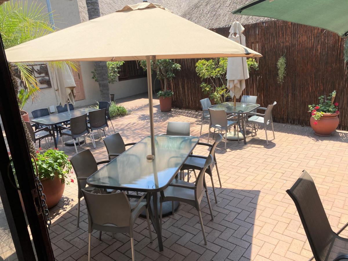 Safari Club Guest Lodge Or Tambo International Airport Kempton Park Exterior photo