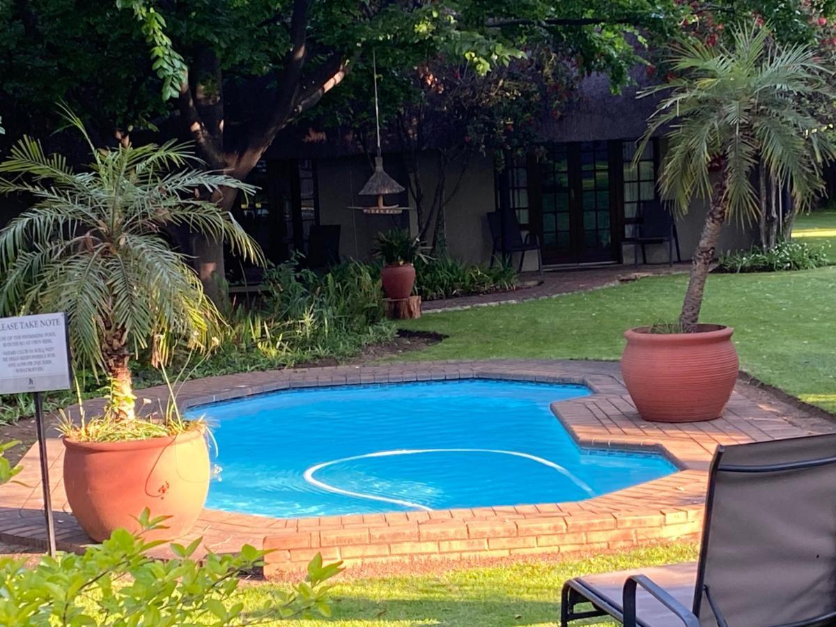 Safari Club Guest Lodge Or Tambo International Airport Kempton Park Exterior photo