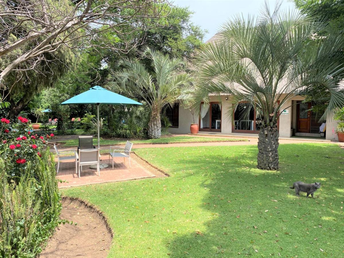 Safari Club Guest Lodge Or Tambo International Airport Kempton Park Exterior photo
