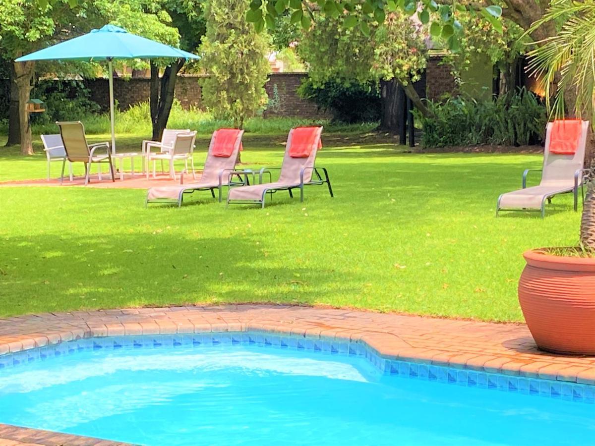 Safari Club Guest Lodge Or Tambo International Airport Kempton Park Exterior photo