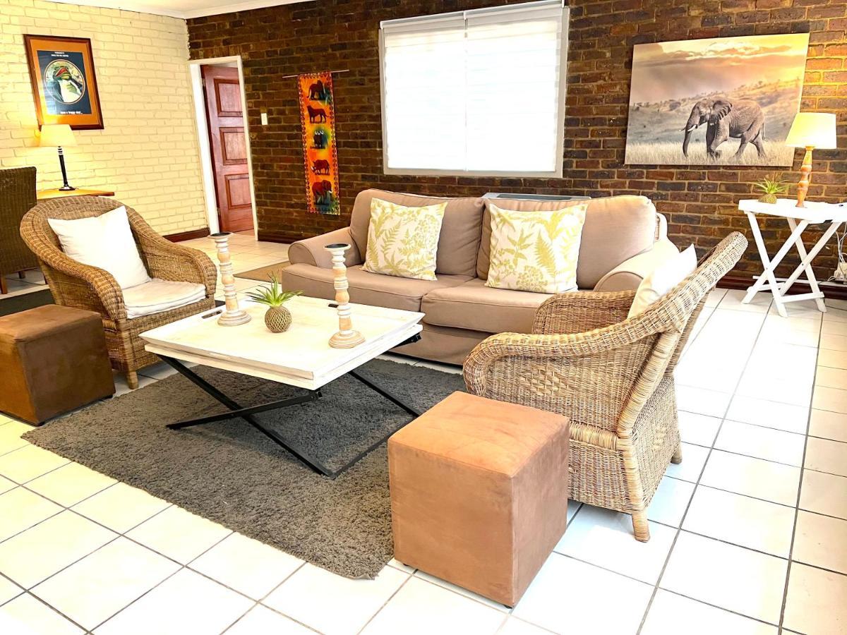 Safari Club Guest Lodge Or Tambo International Airport Kempton Park Exterior photo