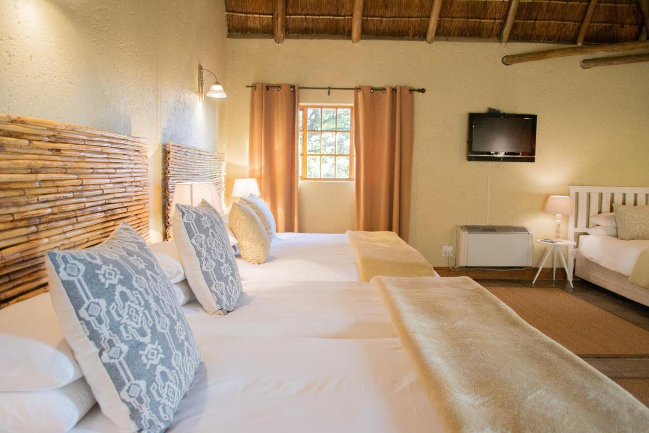 Safari Club Guest Lodge Or Tambo International Airport Kempton Park Exterior photo