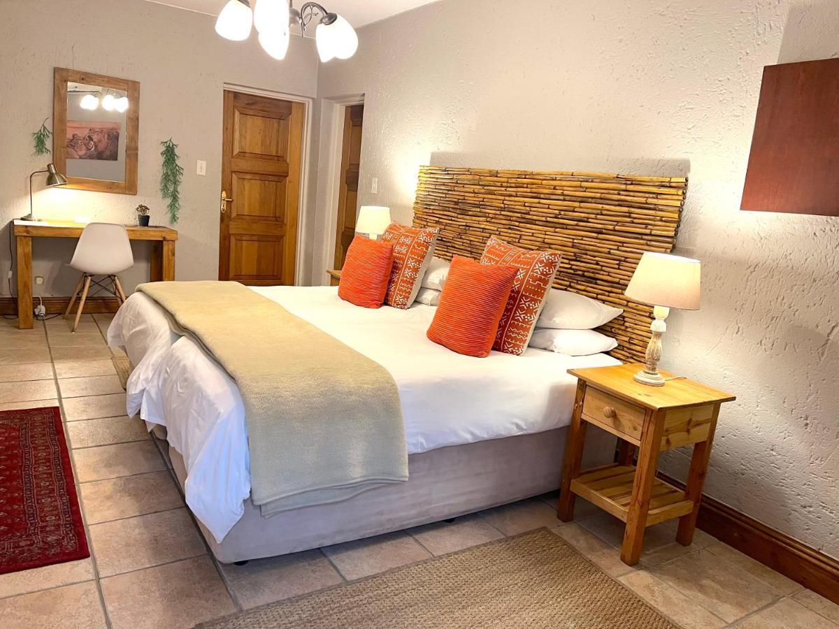 Safari Club Guest Lodge Or Tambo International Airport Kempton Park Exterior photo