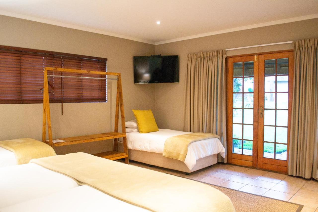 Safari Club Guest Lodge Or Tambo International Airport Kempton Park Exterior photo