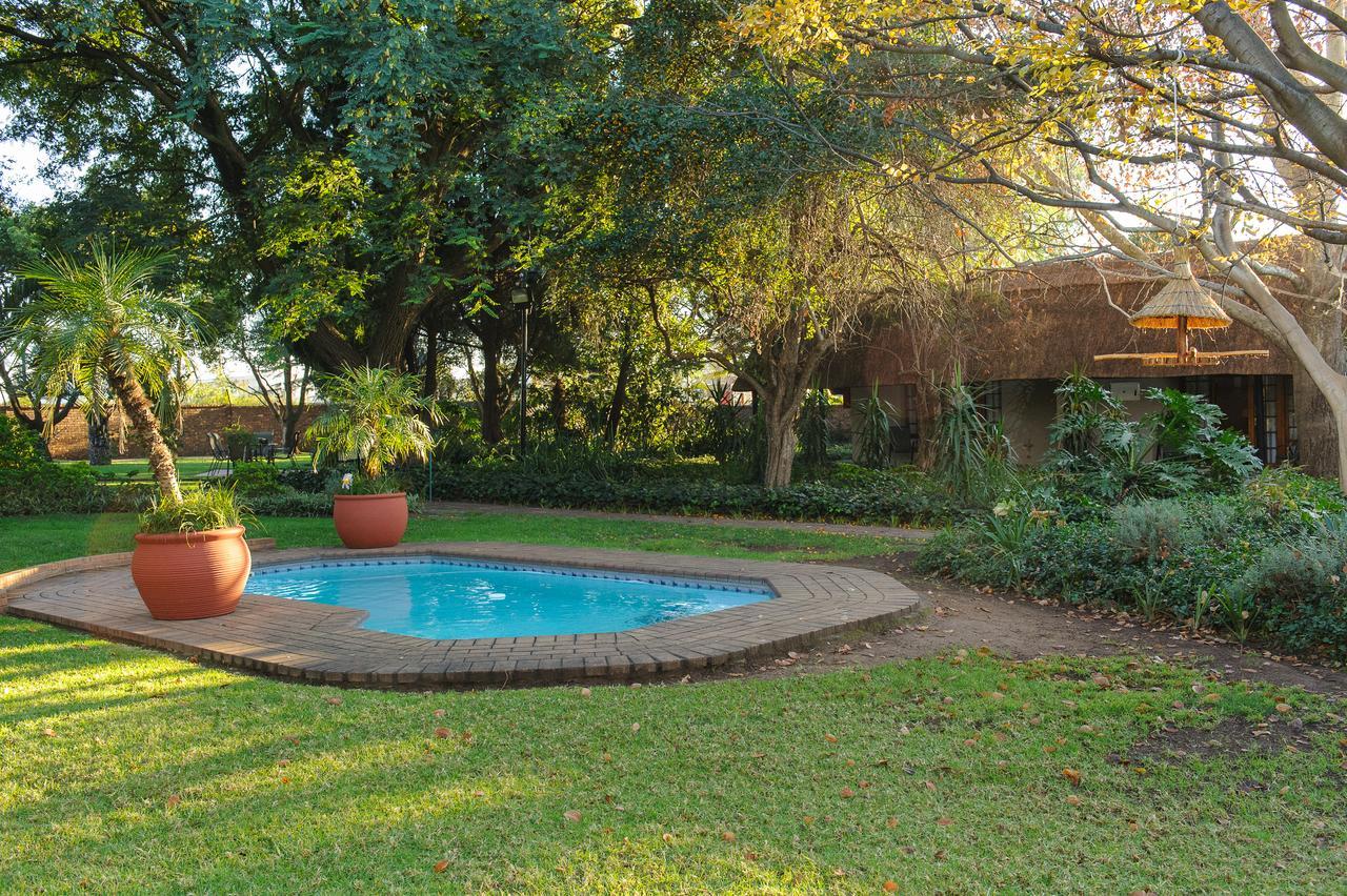 Safari Club Guest Lodge Or Tambo International Airport Kempton Park Exterior photo