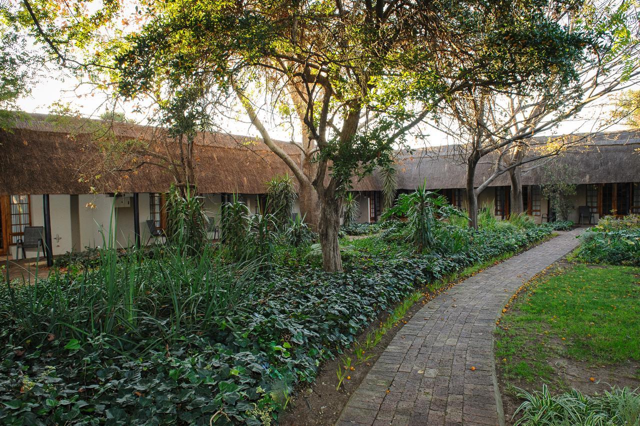 Safari Club Guest Lodge Or Tambo International Airport Kempton Park Exterior photo