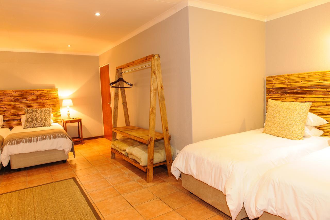 Safari Club Guest Lodge Or Tambo International Airport Kempton Park Exterior photo